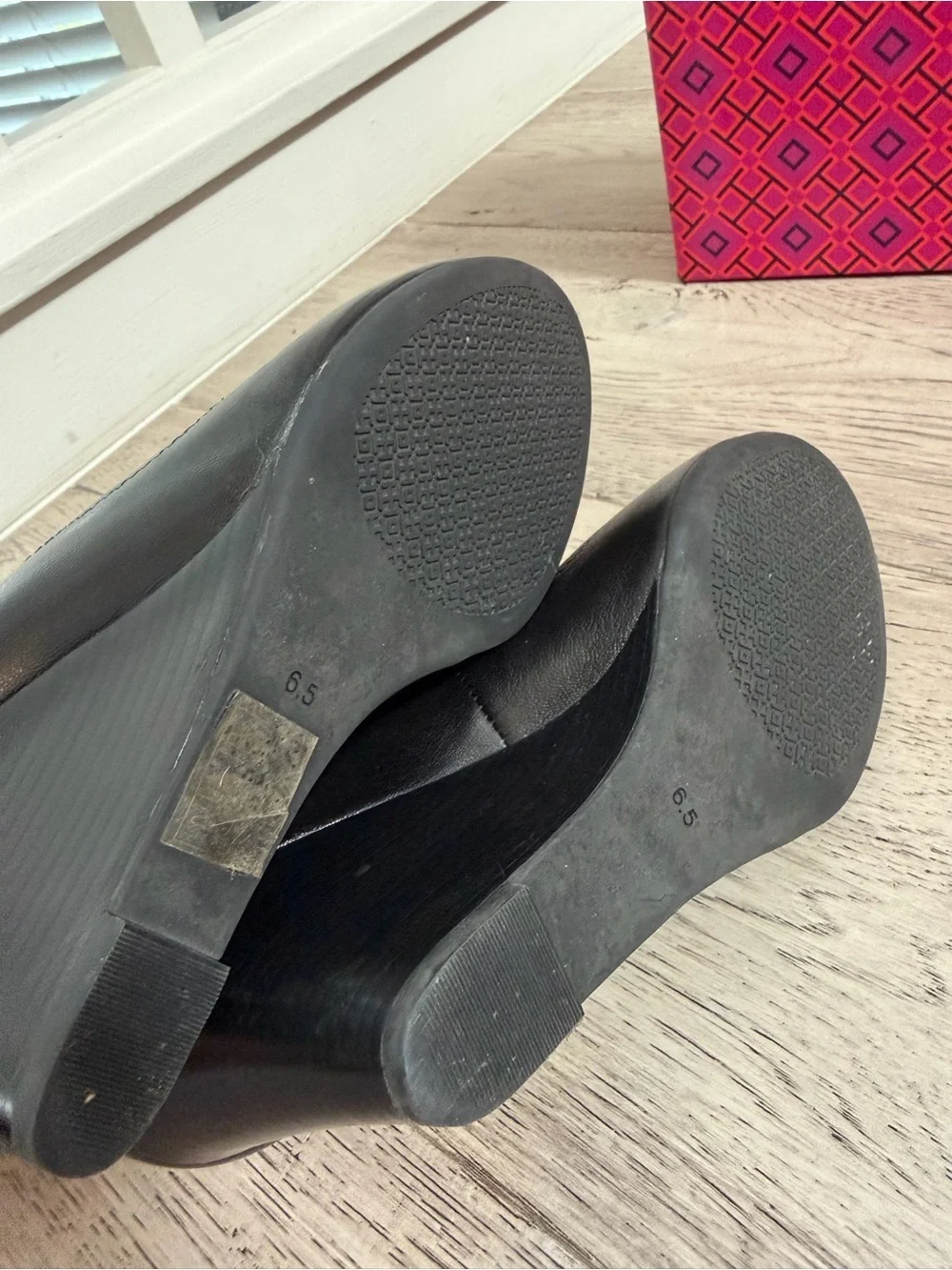 Tory Burch Laura 85 mm Black Open Toe Heels with Gold Logo 6.5